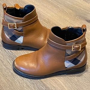 Girls Burberry Boots. Size 29. Rarely worn!